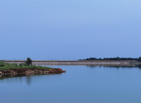 AI視頻聯(lián)網(wǎng)報警系統(tǒng)提示：湖景雖美，但請遠離堤岸|峨眉山|峨秀湖