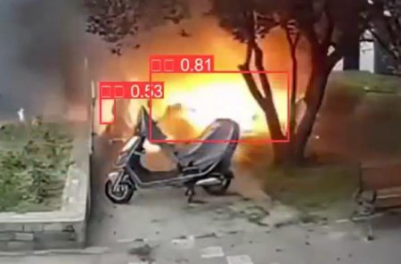 隨著科技的不斷進(jìn)步，AI人工智能已經(jīng)深入到生活的方方面面，特別是在安全監(jiān)控領(lǐng)域，AI視頻監(jiān)控已經(jīng)成為保障公共安全的重要手段。今天，我們將重點(diǎn)探討AI視頻監(jiān)控與火焰識(shí)別算法如何共同守護(hù)我們的安全，開(kāi)啟智能防控新篇章。  AI視頻監(jiān)控具有強(qiáng)大的智能分析和處理能力，能夠?qū)崿F(xiàn)對(duì)監(jiān)控區(qū)域的實(shí)時(shí)監(jiān)控、目標(biāo)識(shí)別、行為分析等功能。而火焰識(shí)別算法則是AI視頻監(jiān)控的重要應(yīng)用之一，通過(guò)對(duì)監(jiān)控畫面中的火焰特征進(jìn)行識(shí)別和分析，及時(shí)發(fā)現(xiàn)火情，為滅火救援爭(zhēng)取寶貴時(shí)間。  火焰識(shí)別算法采用了先進(jìn)的計(jì)算機(jī)視覺(jué)技術(shù)和深度學(xué)習(xí)算法，能夠在復(fù)雜的監(jiān)控畫面中準(zhǔn)確識(shí)別火焰特征。一旦檢測(cè)到火焰，系統(tǒng)會(huì)立即觸發(fā)報(bào)警，將火情信息實(shí)時(shí)推送給相關(guān)人員，實(shí)現(xiàn)快速響應(yīng)。  除了火災(zāi)防控，AI視頻監(jiān)控和火焰識(shí)別算法在工業(yè)生產(chǎn)、森林防火、古建筑保護(hù)等領(lǐng)域也具有廣泛應(yīng)用。它們不僅可以提高安全監(jiān)控的效率和準(zhǔn)確性，還能有效降低人力成本，實(shí)現(xiàn)智能化、自動(dòng)化的安全管理。  總之，AI視頻監(jiān)控與火焰識(shí)別算法的結(jié)合，為公共安全防控帶來(lái)了革命性的變革。未來(lái)，隨著技術(shù)的不斷創(chuàng)新和完善，AI視頻監(jiān)控將在更多領(lǐng)域發(fā)揮重要作用，為我們的生活和工作提供更加安全、便捷的環(huán)境。